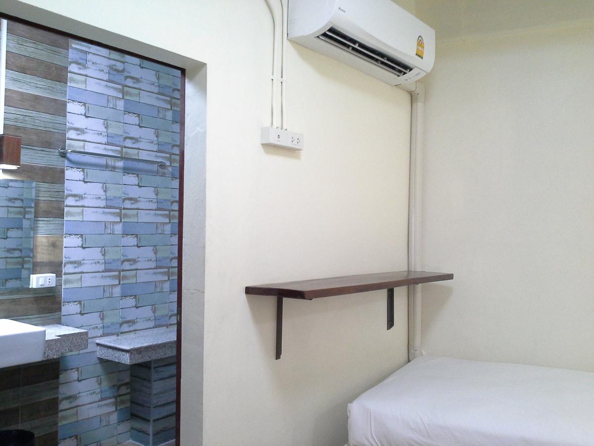 Bc Guesthouse Banglamphu Bangkok Esterno foto